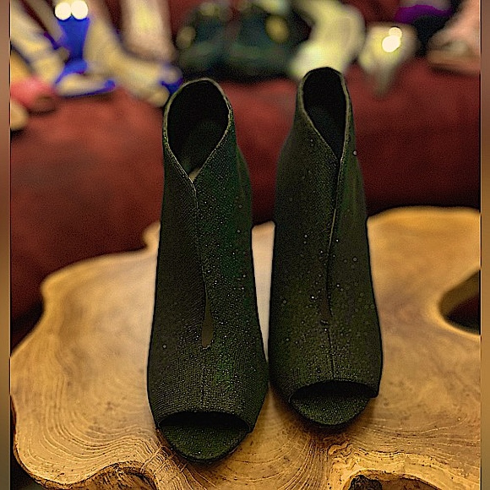 Nina Sparkle V-Cut Vamp Peep-Toe Merima Glitter Ankle Booties